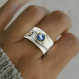 Inés - Anel Vintage de Safira Azul Prata Banhado a Ouro