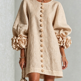 Vestido Mini Floral com Botões e Punhos Florais Marcantes
