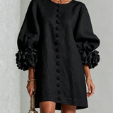 Vestido Mini Preto com Botões Florais e Punhos Florais Marcantes