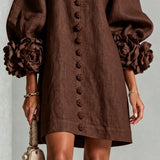 Vestido Mini de Botão com Estampa Floral em Tons de Chocolate e Punhos Florais Marcantes