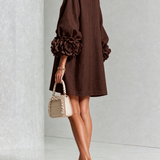 Vestido Mini de Botão com Estampa Floral em Tons de Chocolate e Punhos Florais Marcantes
