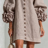Vestido Mini Botão Floral em Taupe de Cogumelo com Punhos Florais Marcantes
