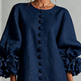 Vestido Mini Azul Marinho com Botões Florais e Punhos Florais Marcantes