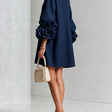 Vestido Mini Azul Marinho com Botões Florais e Punhos Florais Marcantes