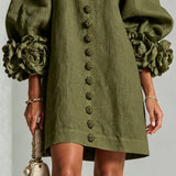 Vestido Mini Botão Floral Verde Oliva com Punhos Florais Impressionantes