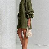 Vestido Mini Botão Floral Verde Oliva com Punhos Florais Impressionantes