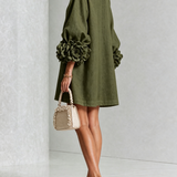 Vestido Mini Botão Floral Verde Oliva com Punhos Florais Impressionantes