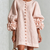 Vestido Mini de Botões Florais em Rosa com Punhos Florais Marcantes