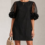 Vestido Mini de Organza Preto com Mangas Bufantes e Punhos Florais Marcantes