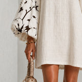 Vestido Mini com Decote em V Branco e Mangas Bufantes com Estampa Floral