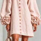 Vestido Mini de Manga Longa Floral Rosa com Botões e Punhos Florais Impressionantes (Edição de Manga Longa)