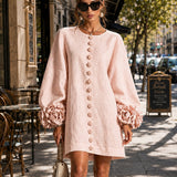 Vestido Mini de Manga Longa Floral Rosa com Botões e Punhos Florais Impressionantes (Edição de Manga Longa)