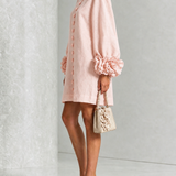 Vestido Mini de Manga Longa Floral Rosa com Botões e Punhos Florais Impressionantes (Edição de Manga Longa)
