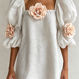 Vestido Mini Liso com Aplicação Floral em 3D e Decote Quadrado com Mangas Puff