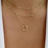 Trinidad - Colar Dourado Clássico de Camadas com Pingente